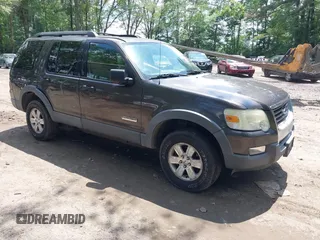 2006 Ford Explorer XLT z VIN 1FMEU73E36UB70375, wystawiony jako IAAI lot #42460992 z przebiegiem 177 637 mil mil oraz . Historia ofert i sprzedaży dostępna na DreamBid. Obrazek 1.