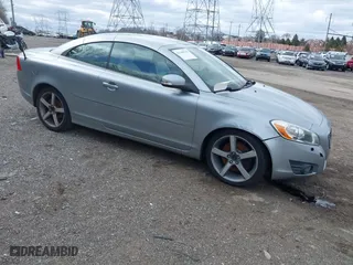 2011 Volvo C70 with VIN YV1672MC1BJ115235, listed as a IAAI auction lot 41749767 with 1 mi miles. Bid and sale history available at carsss.com. Image 1.