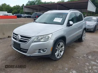 2011 Volkswagen Tiguan SEL с VIN WVGBV7AX9BW558990, выставлен на аукционе IAAI как лот 42657661 с пробегом Не указан миль и . История ставок и продаж доступна на DreamBid. Изображение 2.