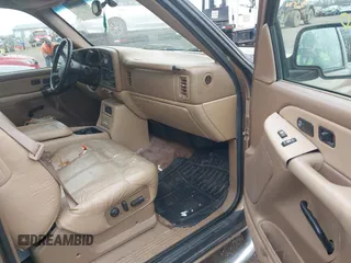 2000 Chevrolet Suburban LT with VIN 3GNFK16T6YG170955, listed as a IAAI auction lot 41918976 with 332,207 mi miles. Bid and sale history available at carsss.com. Image 5.