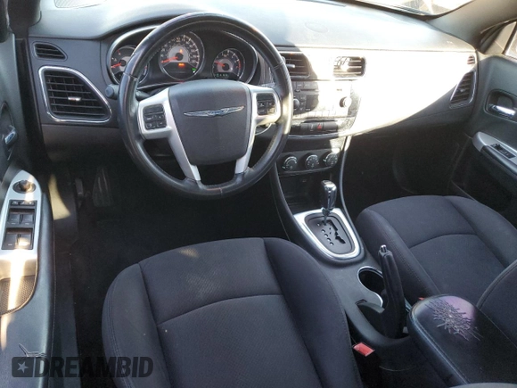 2013 Chrysler 200 Touring z VIN 1C3BCBEG2DN703954, wystawiony jako Copart lot #83641284 z przebiegiem 110 184 mil mil oraz Szkoda całkowita • Salvage title. Historia ofert i sprzedaży dostępna na DreamBid. Obrazek 8.