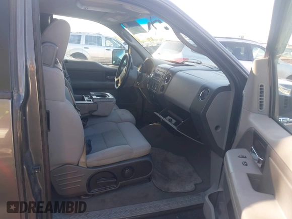 2005 Ford F-150 XLT with VIN 1FTPX14585NB56142, listed as a IAAI auction lot 42168338 with 208,074 mi miles. Bid and sale history available at carsss.com. Image 5.