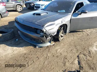 2016 Dodge Challenger R/T Scat Pack z VIN 2C3CDZFJ1GH249729, wystawiony jako IAAI lot #41589369 z przebiegiem 44 555 mil mil oraz . Historia ofert i sprzedaży dostępna na DreamBid. Obrazek 6.