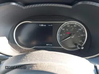 2024 Nissan Versa SV z VIN 3N1CN8EV7RL866542, wystawiony jako IAAI lot #41331827 z przebiegiem 907 mil mil oraz . Historia ofert i sprzedaży dostępna na DreamBid. Obrazek 7.