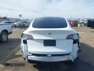 2024 Tesla Model Y Long Range with VIN 7SAYGDEE8RF161370, listed as a IAAI auction lot 41692706 with 11,490 mi miles. Bid and sale history available at carsss.com. Image 17.