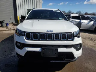 2024 Jeep Compass Latitude Lux с VIN 3C4NJDFN1RT593929, выставлен на аукционе Copart как лот 53492725 с пробегом 14 033 миль миль и Списание • Salvage title. История ставок и продаж доступна на DreamBid. Изображение 5.