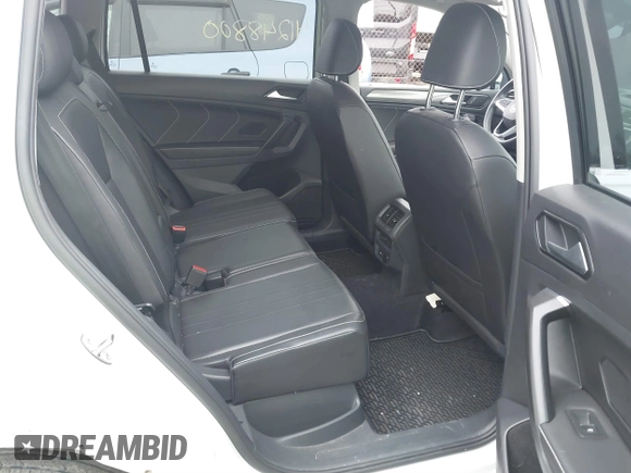 2022 Volkswagen Tiguan SE z VIN 3VV2B7AX9NM029204, wystawiony jako IAAI lot #41248800 z przebiegiem 24 450 mil mil oraz . Historia ofert i sprzedaży dostępna na DreamBid. Obrazek 8.