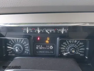 2007 Lincoln Navigator with VIN 5LMFU28507LJ08758, listed as a IAAI auction lot 41300329 with 126,739 mi miles. Bid and sale history available at carsss.com. Image 7.