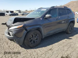 2017 Jeep Cherokee Trailhawk L Plus z VIN 1C4PJMBS4HD237094, wystawiony jako Copart lot #61051675 z przebiegiem 104 852 mil mil oraz Szkoda całkowita • Salvage title. Historia ofert i sprzedaży dostępna na DreamBid. Obrazek 1.