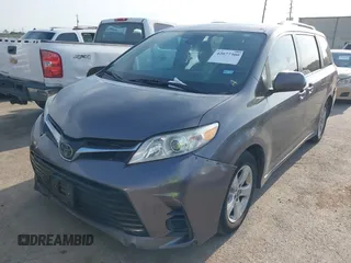 2018 Toyota Sienna LE Auto Access Seat with VIN 5TDKZ3DC2JS915905, listed as a IAAI auction lot 42027300 with 174,770 mi miles. Bid and sale history available at carsss.com. Image 2.