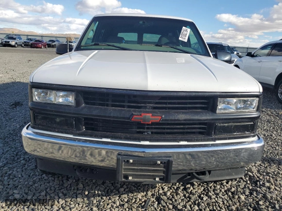 1998 Chevrolet Tahoe with VIN 1GNEK13R8WJ301755, listed as a Copart auction lot 81002184 with 202,657 mi miles and Clean Title. Bid and sale history available at carsss.com. Image 5.