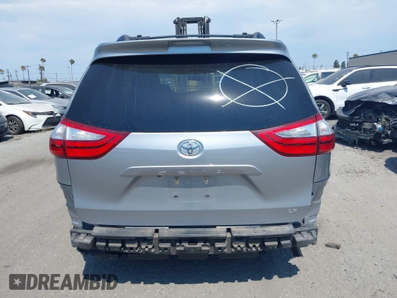 2017 Toyota Sienna LE Auto Access Seat z VIN 5TDKZ3DC9HS841120, wystawiony jako IAAI lot #42755500 z przebiegiem 65 952 mil mil oraz . Historia ofert i sprzedaży dostępna na DreamBid. Obrazek 17.