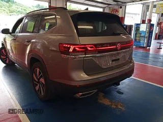 2024 Volkswagen Atlas SE with VIN 1V2HR2CAXRC567612, listed as a IAAI auction lot 42678513 with 19,523 mi miles and . Bid and sale history available at DreamBid. Image 9.