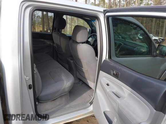 2005 Toyota Tacoma z VIN 5TELU42N55Z069789, wystawiony jako IAAI lot #41320317 z przebiegiem 198 262 mil mil oraz . Historia ofert i sprzedaży dostępna na DreamBid. Obrazek 8.