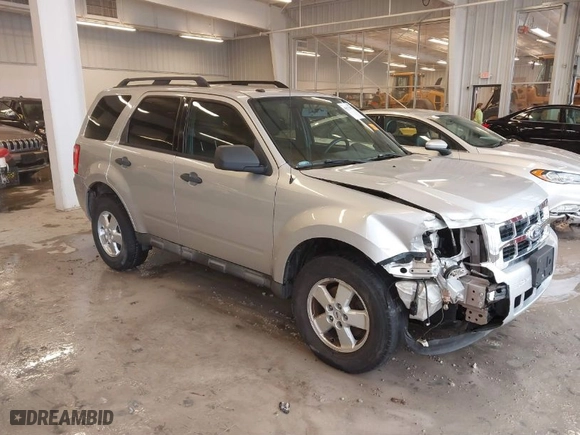 2010 Ford Escape XLT with VIN 1FMCU0D70AKB09942, listed as a IAAI auction lot 41572582 with 218,296 mi miles. Bid and sale history available at carsss.com. Image 1.