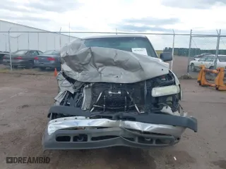 2002 Chevrolet Silverado 2500HD LS with VIN 1GCHK23G92F218813, listed as a IAAI auction lot 40369167 with 285,519 mi miles. Bid and sale history available at carsss.com. Image 6.