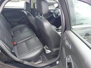 2017 Ford Focus Titanium z VIN 1FADP3N24HL326330, wystawiony jako IAAI lot #42594927 z przebiegiem 54 727 mil mil oraz . Historia ofert i sprzedaży dostępna na DreamBid. Obrazek 8.