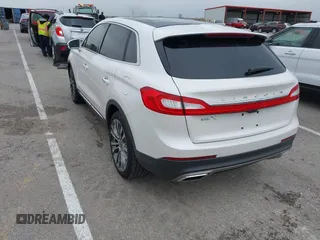 2016 Lincoln MKX Reserve with VIN 2LMTJ6LR3GBL37889, listed as a IAAI auction lot 41951540 with 43,644 mi miles. Bid and sale history available at carsss.com. Image 3.