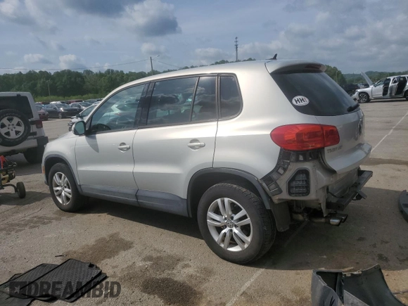 2013 Volkswagen Tiguan S z VIN WVGAV3AX2DW616476, wystawiony jako Copart lot #55313615 z przebiegiem 129 105 mil mil oraz Szkody całkowita. Historia ofert i sprzedaży dostępna na DreamBid. Obrazek 2.