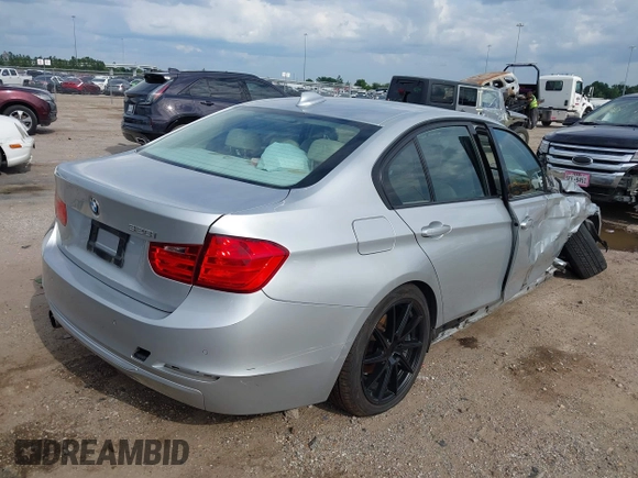 2012 BMW 3 Series 328i z VIN WBA3A5C5XCF256465, wystawiony jako IAAI lot #42225222 z przebiegiem 162 293 mil mil oraz . Historia ofert i sprzedaży dostępna na DreamBid. Obrazek 4.