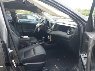 2017 Toyota RAV4 Limited z VIN JTMDJREV0HD077995, wystawiony jako IAAI lot #42318582 z przebiegiem 85 076 mil mil oraz . Historia ofert i sprzedaży dostępna na DreamBid. Obrazek 5.
