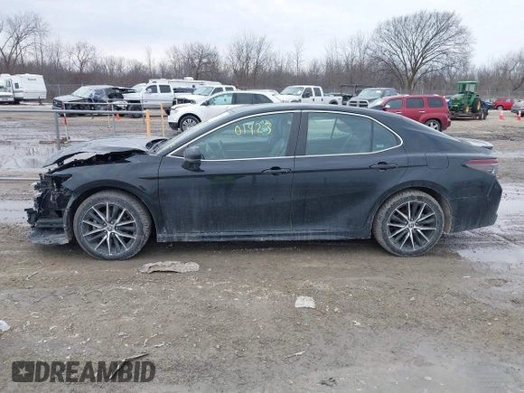 2021 Toyota Camry SE Nightshade with VIN 4T1G11AK4MU573284, listed as a IAAI auction lot 41701923 with 130,160 mi miles. Bid and sale history available at carsss.com. Image 15.