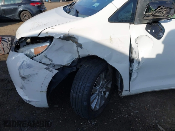 2014 Toyota Sienna Ltd with VIN 5TDDK3DC9ES081022, listed as a IAAI auction lot 41183921 with 1 mi miles. Bid and sale history available at carsss.com. Image 6.