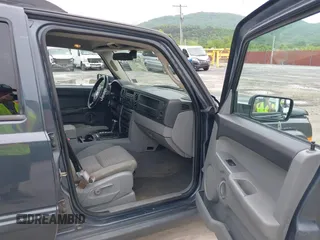 2006 Jeep Commander z VIN 1J8HG48K76C318211, wystawiony jako IAAI lot #42283615 z przebiegiem 159 470 mil mil oraz . Historia ofert i sprzedaży dostępna na DreamBid. Obrazek 5.