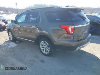 2016 Ford Explorer XLT with VIN 1FM5K7D80GGA43226, listed as a IAAI auction lot 41624298 with 173,649 mi miles. Bid and sale history available at carsss.com. Image 3.