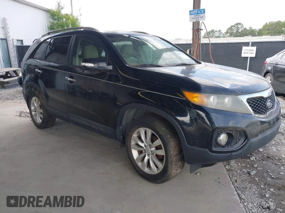 2011 Kia Sorento EX z VIN 5XYKU4A22BG040727, wystawiony jako IAAI lot #42285274 z przebiegiem 164 409 mil mil oraz . Historia ofert i sprzedaży dostępna na DreamBid. Obrazek 1.