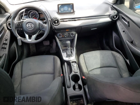 2016 Scion iA z VIN 3MYDLBZVXGY136365, wystawiony jako Copart lot #58978555 z przebiegiem 180 823 mil mil oraz Czysty tytuł • Clean title. Historia ofert i sprzedaży dostępna na DreamBid. Obrazek 8.
