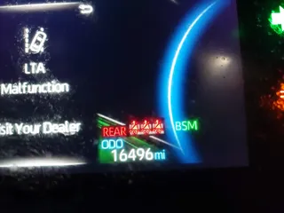 2023 Toyota RAV4 Hybrid XLE Premium z VIN 4T3B6RFV0PU118506, wystawiony jako IAAI lot #41972785 z przebiegiem 16 496 mil mil oraz . Historia ofert i sprzedaży dostępna na DreamBid. Obrazek 16.