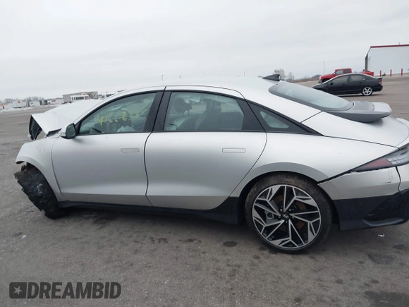 2024 Hyundai Ioniq 6 SEL z VIN KMHM34AC1RA063734, wystawiony jako IAAI lot #41222335 z przebiegiem 3 389 mil mil oraz . Historia ofert i sprzedaży dostępna na DreamBid. Obrazek 15.