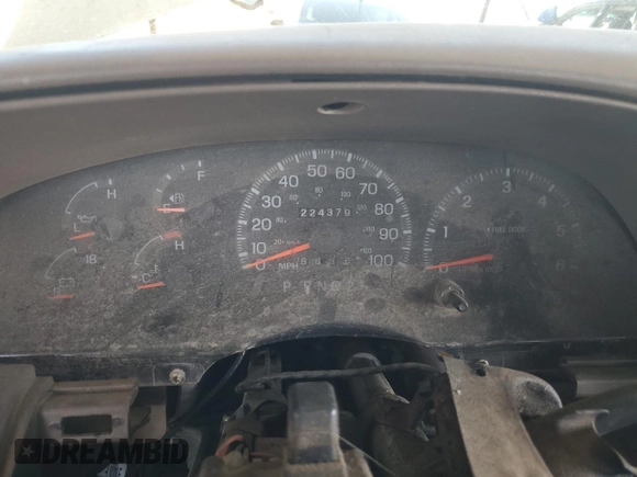 1997 Ford Expedition XLT z VIN 1FMEU17LXVLC03902, wystawiony jako Copart lot #73522484 z przebiegiem 224 379 mil mil oraz Szkoda całkowita • Salvage title. Historia ofert i sprzedaży dostępna na DreamBid. Obrazek 9.