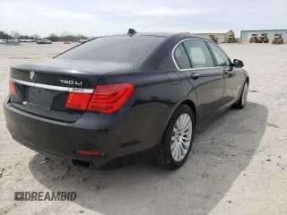 2010 BMW 7 Series 750Li z VIN WBAKB8C52ACY62870, wystawiony jako Copart lot #32775902 z przebiegiem 119 832 mil mil oraz Szkoda całkowita • Salvage title. Historia ofert i sprzedaży dostępna na DreamBid. Obrazek 4.