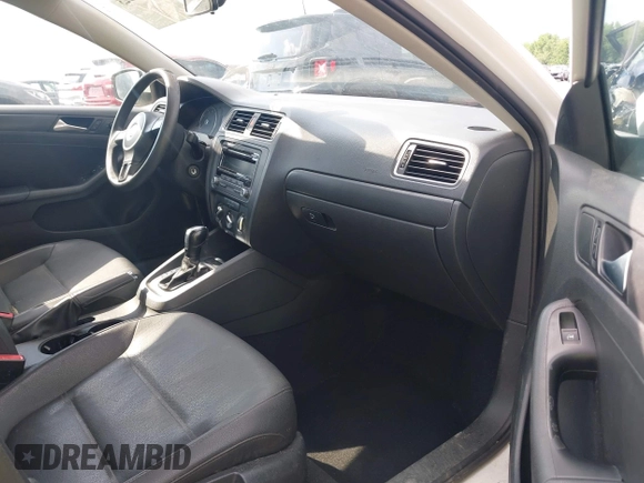 2012 Volkswagen Jetta SE with VIN 3VWDP7AJ0CM450081, listed as a IAAI auction lot 42265223 with 212,447 mi miles and . Bid and sale history available at DreamBid. Image 5.