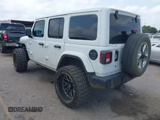 2020 Jeep Wrangler Unlimited Sahara High Altitude z VIN 1C4HJXEG2LW265227, wystawiony jako IAAI lot #42270274 z przebiegiem 77 534 mil mil oraz . Historia ofert i sprzedaży dostępna na DreamBid. Obrazek 3.