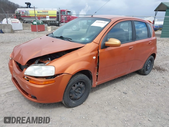 2007 Chevrolet Aveo LS z VIN KL1TD66687B758769, wystawiony jako IAAI lot #41895645 z przebiegiem 198 811 mil mil oraz . Historia ofert i sprzedaży dostępna na DreamBid. Obrazek 2.