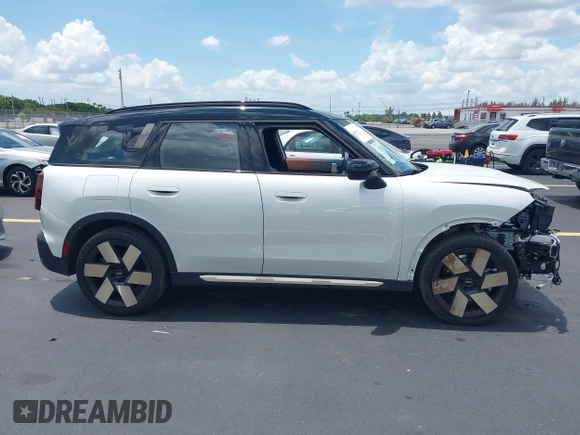 2025 MINI Countryman S with VIN WMZ23GA06S7R31166, listed as a IAAI auction lot 42393335 with 2,531 mi miles and . Bid and sale history available at DreamBid. Image 14.