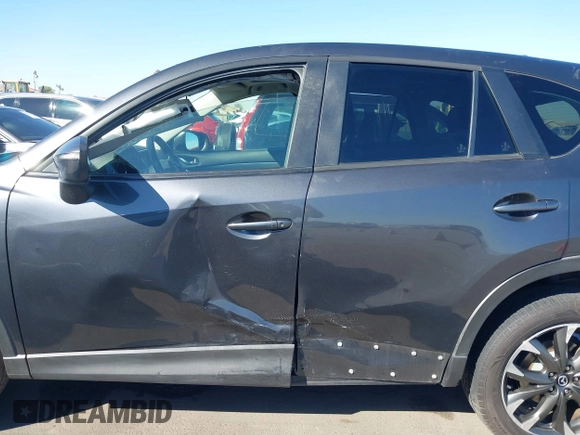 2016 Mazda CX-5 Grand Touring z VIN JM3KE2DYXG0649781, wystawiony jako IAAI lot #41636329 z przebiegiem 83 433 mil mil oraz . Historia ofert i sprzedaży dostępna na DreamBid. Obrazek 14.