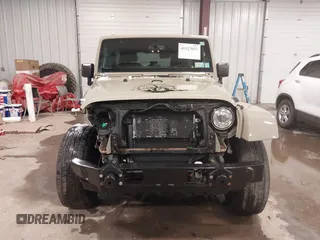 2018 Jeep Wrangler JK Unlimited Sahara with VIN 1C4HJWEG4JL803516, listed as a IAAI auction lot 41127652 with 85,749 mi miles. Bid and sale history available at carsss.com. Image 13.
