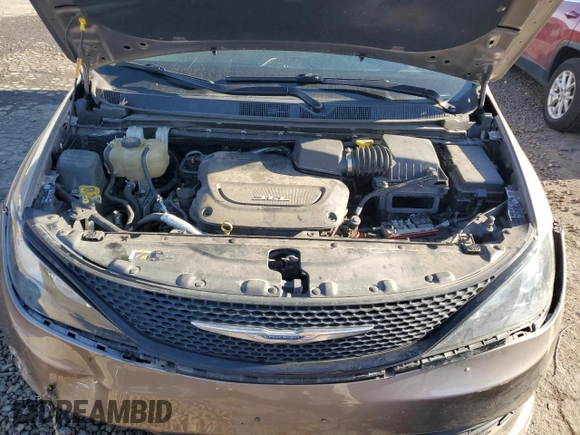 2018 Chrysler Pacifica Touring with VIN 2C4RC1DGXJR293893, listed as a Copart auction lot 41871185 with 141,447 mi miles and Clean title. Bid and sale history available at DreamBid. Image 12.