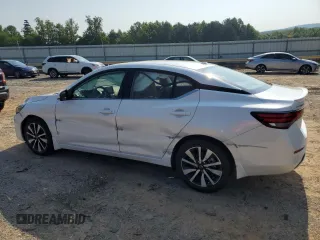 2024 Nissan Sentra SV z VIN 3N1AB8CVXRY319206, wystawiony jako Copart lot #61831025 z przebiegiem 6 966 mil mil oraz Szkoda całkowita • Salvage title. Historia ofert i sprzedaży dostępna na DreamBid. Obrazek 2.