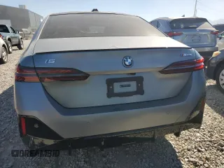 2024 BMW i5 M60 z VIN WBY43FK07RCR13048, wystawiony jako Copart lot #71660944 z przebiegiem 5545 mil mil oraz Szkody całkowita. Historia ofert i sprzedaży dostępna na DreamBid. Obrazek 6.