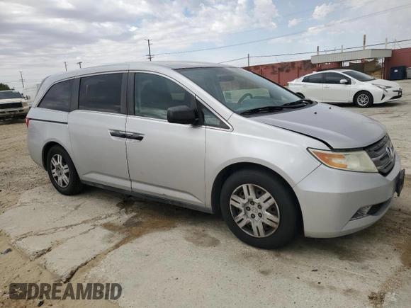 2013 Honda Odyssey LX z VIN 5FNRL5H22DB039777, wystawiony jako Copart lot #59398315 z przebiegiem 228 528 mil mil oraz Czysty tytuł • Clean title. Historia ofert i sprzedaży dostępna na DreamBid. Obrazek 4.