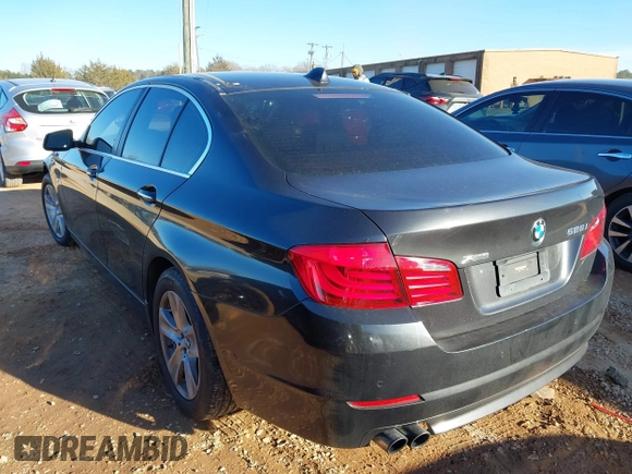 2013 BMW 5 Series 528i xDrive z VIN WBAXH5C58DD109555, wystawiony jako IAAI lot #41331845 z przebiegiem 168 391 mil mil oraz . Historia ofert i sprzedaży dostępna na DreamBid. Obrazek 3.