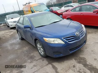 2011 Toyota Camry LE z VIN 4T4BF3EK7BR140000, wystawiony jako IAAI lot #41677891 z przebiegiem 171 718 mil mil oraz . Historia ofert i sprzedaży dostępna na DreamBid. Obrazek 1.