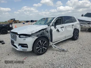 2023 Volvo XC90 Plus z VIN YV4062PN1P1903223, wystawiony jako Copart lot #54202975 z przebiegiem 5 947 mil mil oraz Szkoda całkowita • Salvage title. Historia ofert i sprzedaży dostępna na DreamBid. Obrazek 1.