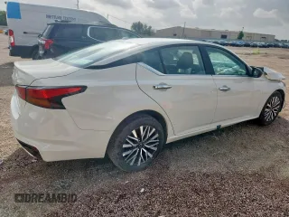 2025 Nissan Altima SV z VIN 1N4BL4DV6SN372211, wystawiony jako Copart lot #60165505 z przebiegiem 5 908 mil mil oraz Czysty tytuł • Clean title. Historia ofert i sprzedaży dostępna na DreamBid. Obrazek 3.