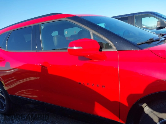 2021 Chevrolet Blazer RS z VIN 3GNKBKRSXMS532963, wystawiony jako IAAI lot #42042190 z przebiegiem 67 275 mil mil oraz . Historia ofert i sprzedaży dostępna na DreamBid. Obrazek 13.